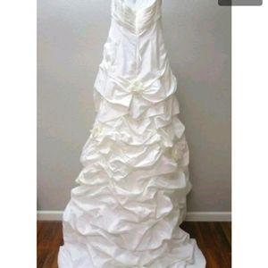 Cosmobella Gathered Ivory Wedding Gown Size 10